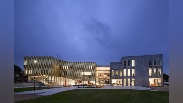 Zinder, Cultuurcentrum en Bibliotheek, Tiel