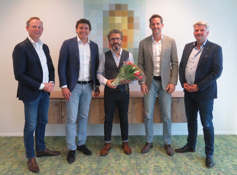 Van links naar rechts: Hero de Klaver, Jurjen Thomas, Dr. Imad Abdallah, Arjan van Meer, Jeroen Kuiper