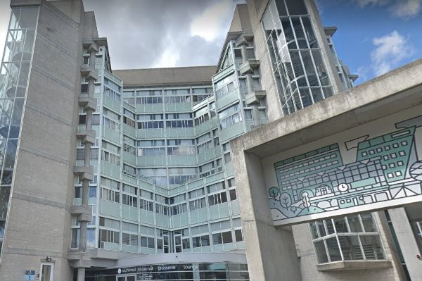 Nieuwe woningen en kantoren bij station Laan van NOI