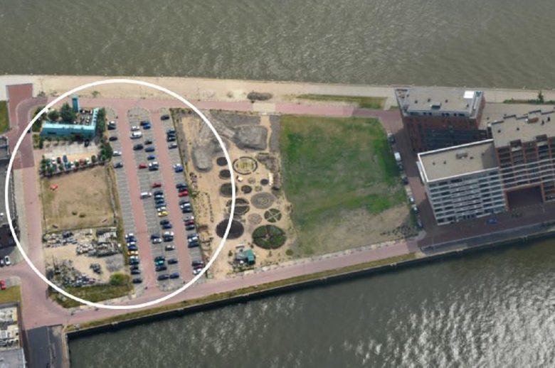 De plek op het Lloydkwartier waar het nieuwe woonblok komt te staan.
Foto: Gemeente Rotterdam