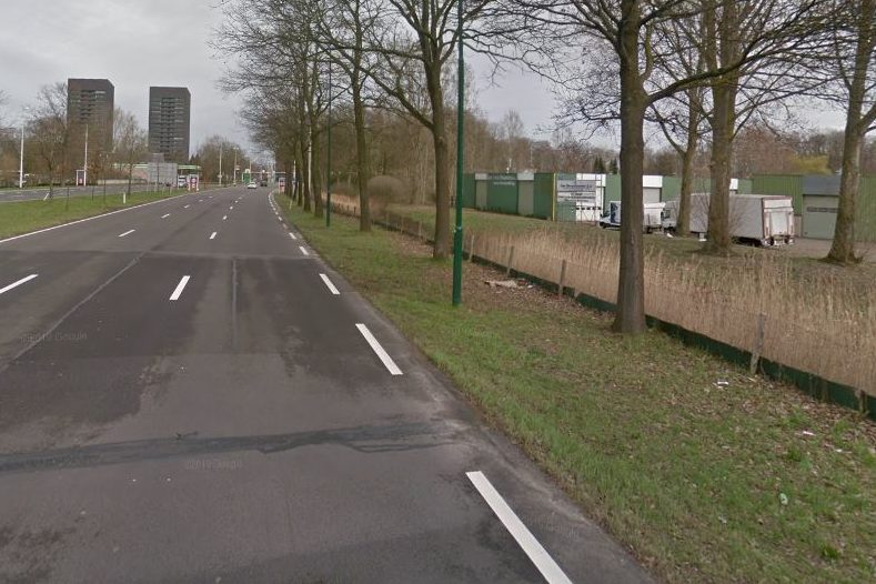 Entree Tilburg met rechts het Hacas-terrein