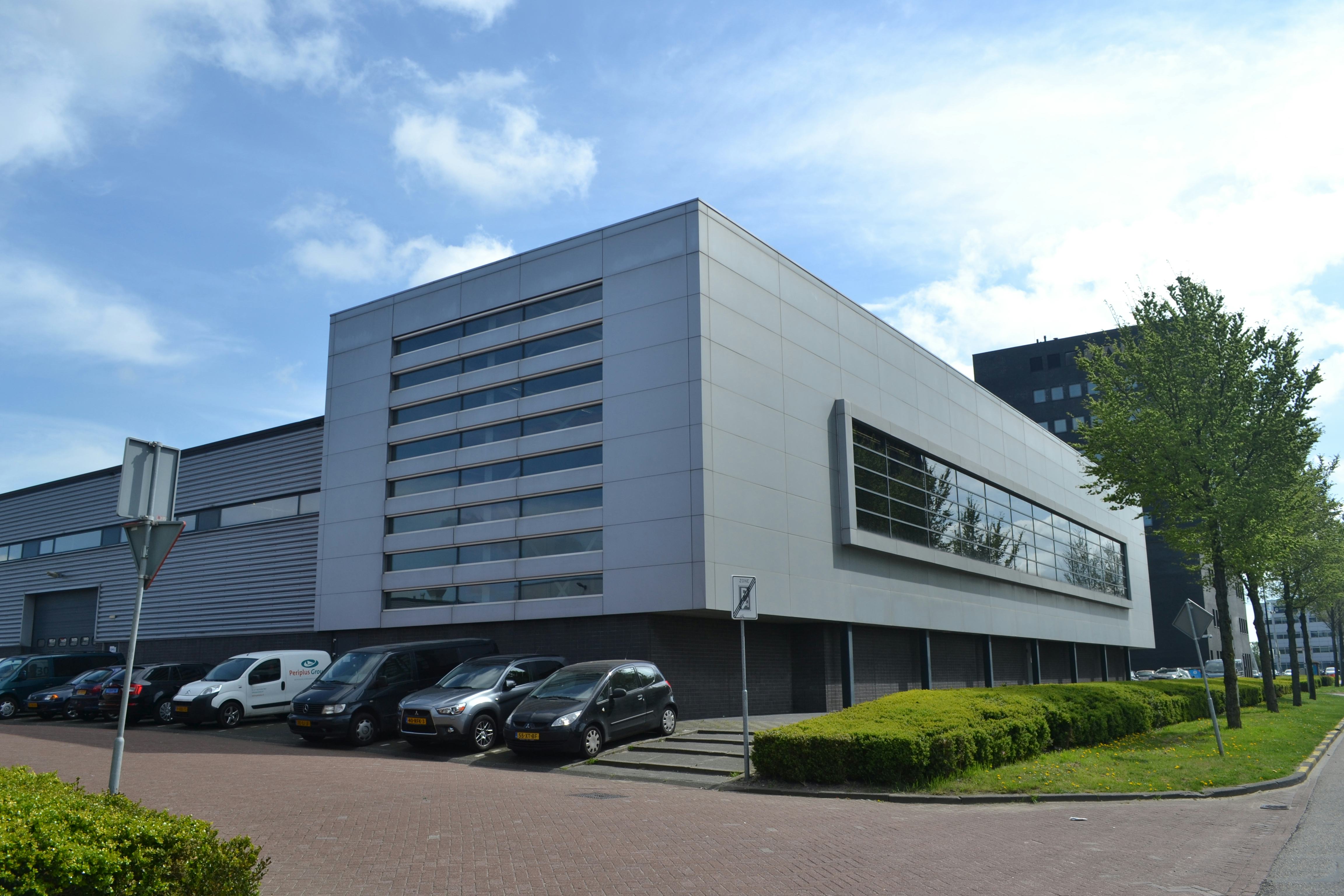 Bouwcenter huurt kantoor en bedrijfsruimte op NDSM-terrein