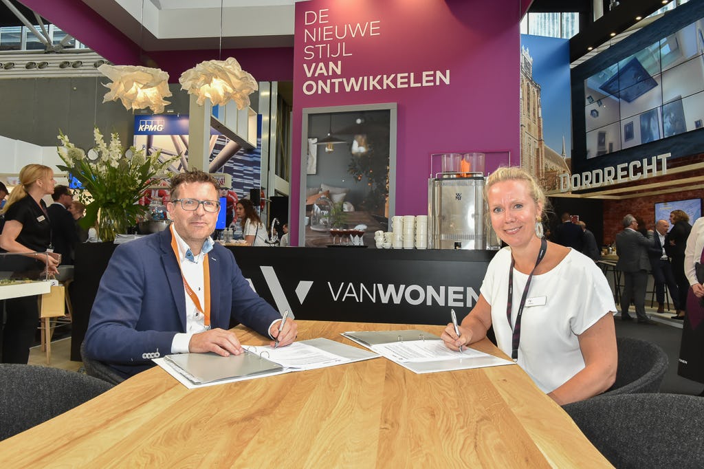 VanWonen en Droste tekenen voor samenwerking Seahorse in Hengelo