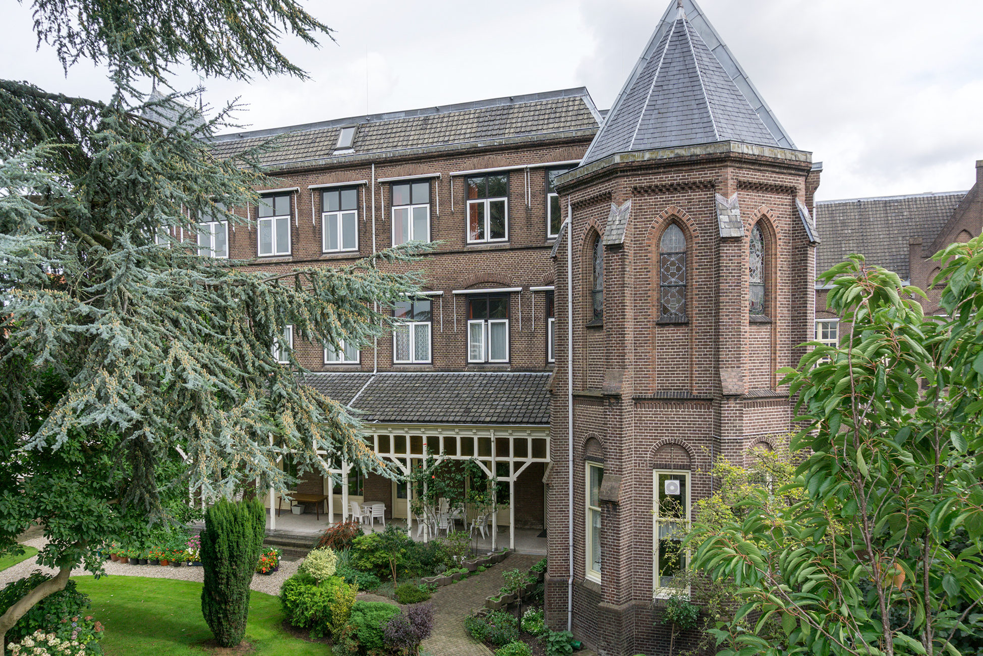 Projectontwikkelaar SOM koopt Utrechts klooster