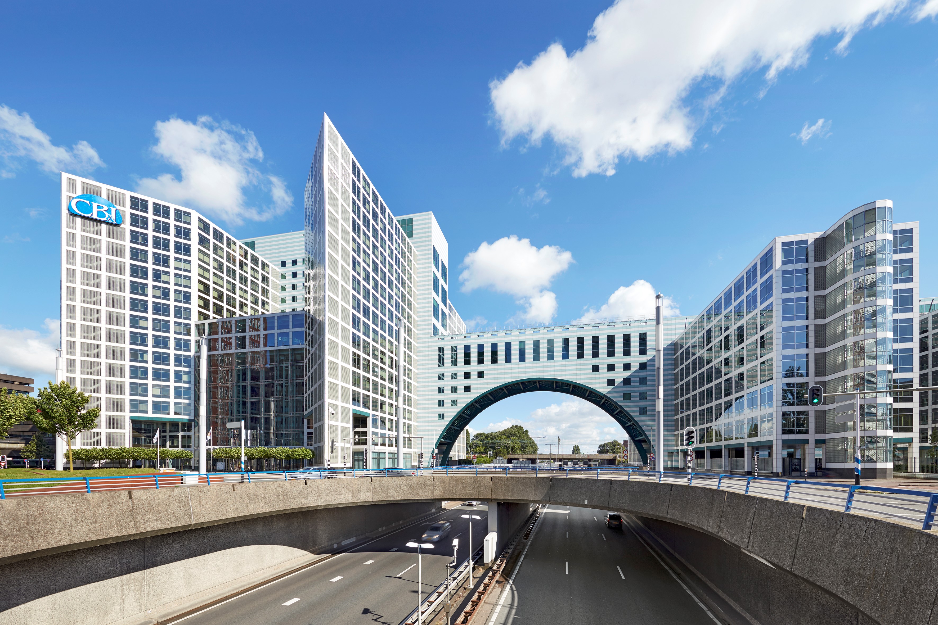 De Haagse Poort over de A12.