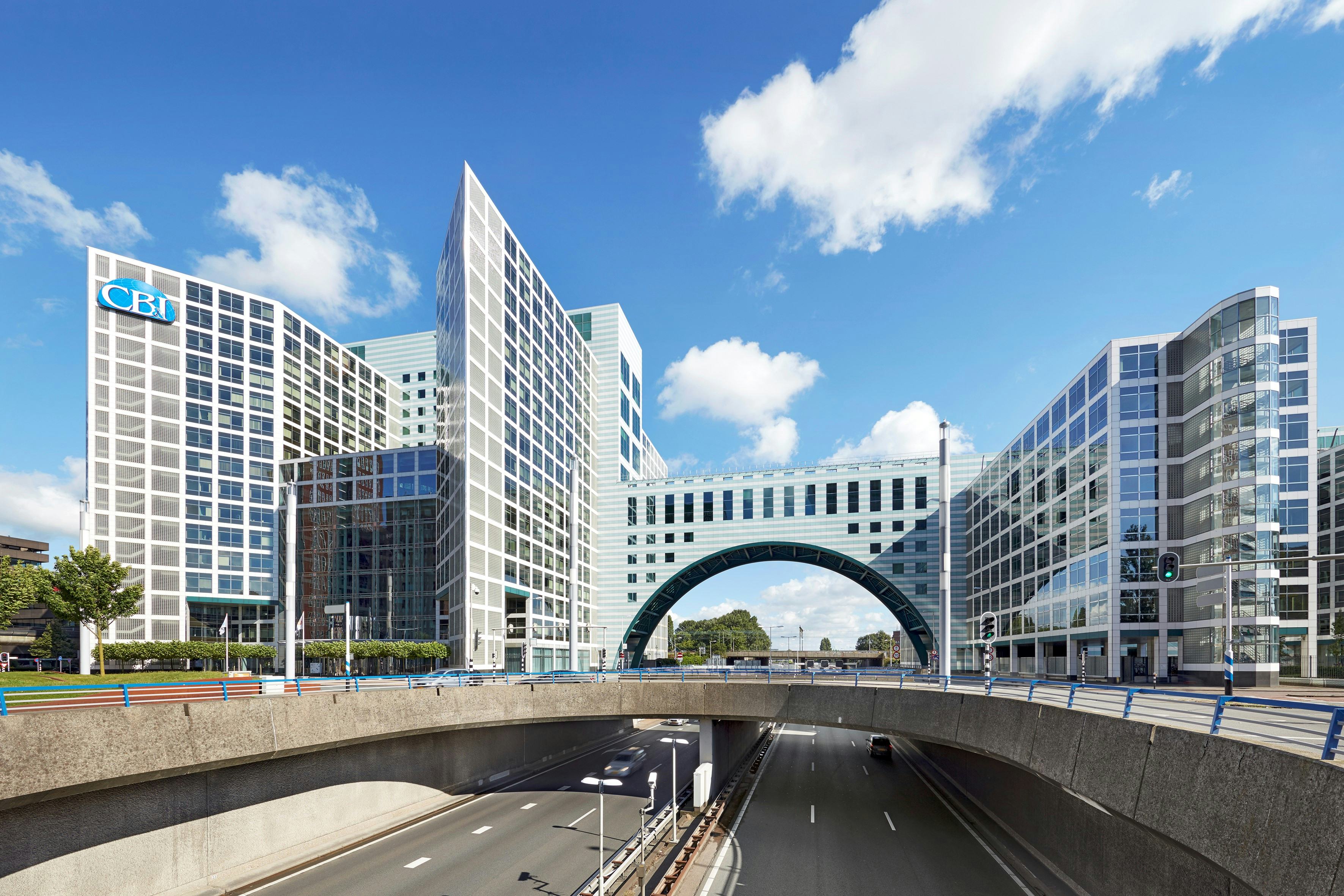 De Haagse Poort over de A12.