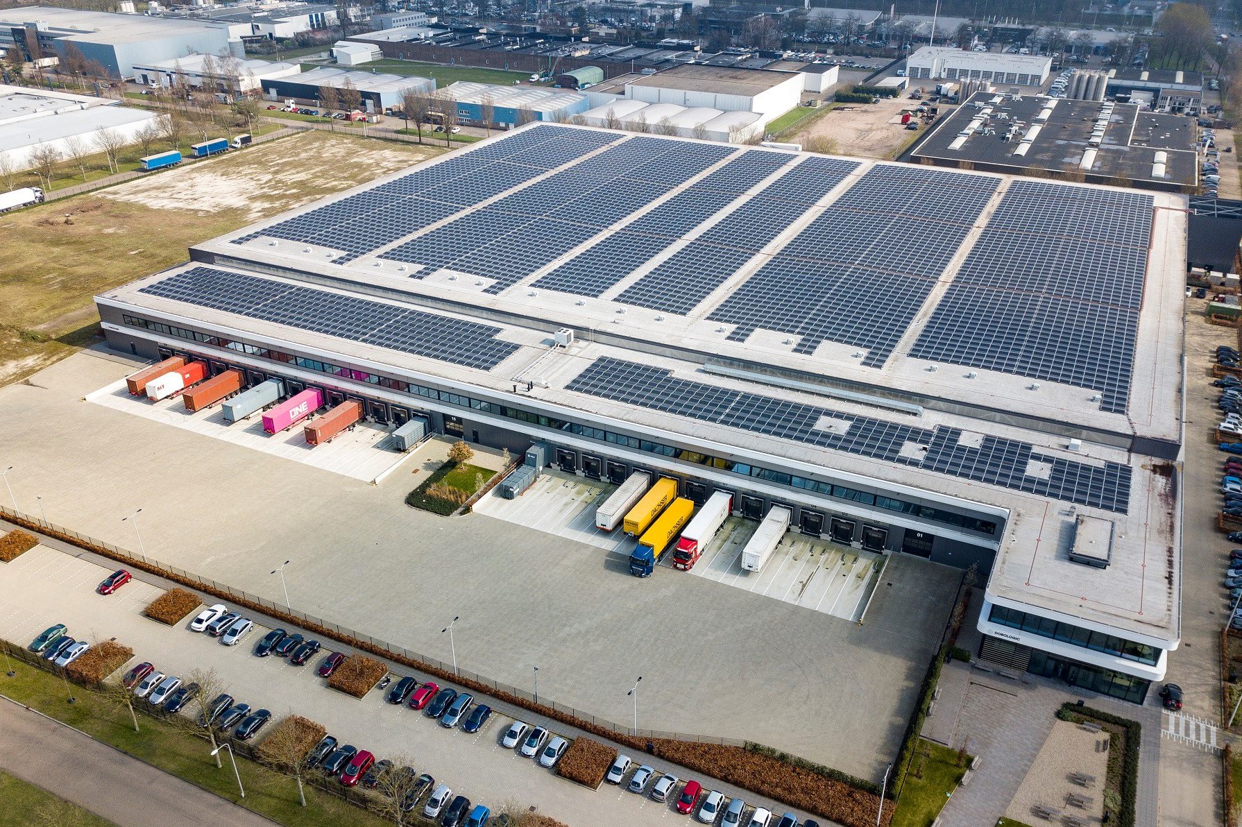 Voor het eerst in de geschiedenis wordt logistiek vastgoed in 2022 mondiaal waarschijnlijk groter dan kantoren.