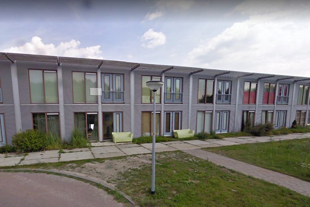 Tijdelijke woningen van Ymere aan de Odeonstraat in Almere. Foto: Google Maps