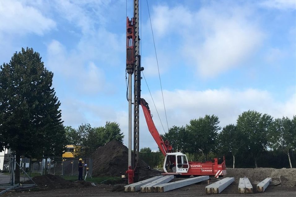 De eerste paal voor Kop De Veste is inmiddels geslagen