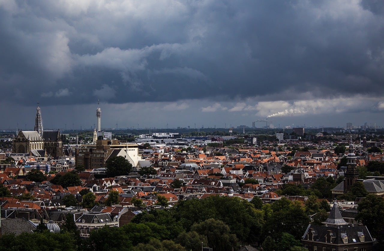 Amsterdammers die naar Haarlem verhuizen betalen daar ongeveer 41.000 euro méér dan de gemiddeld gerealiseerde woningprijs in Haarlem.