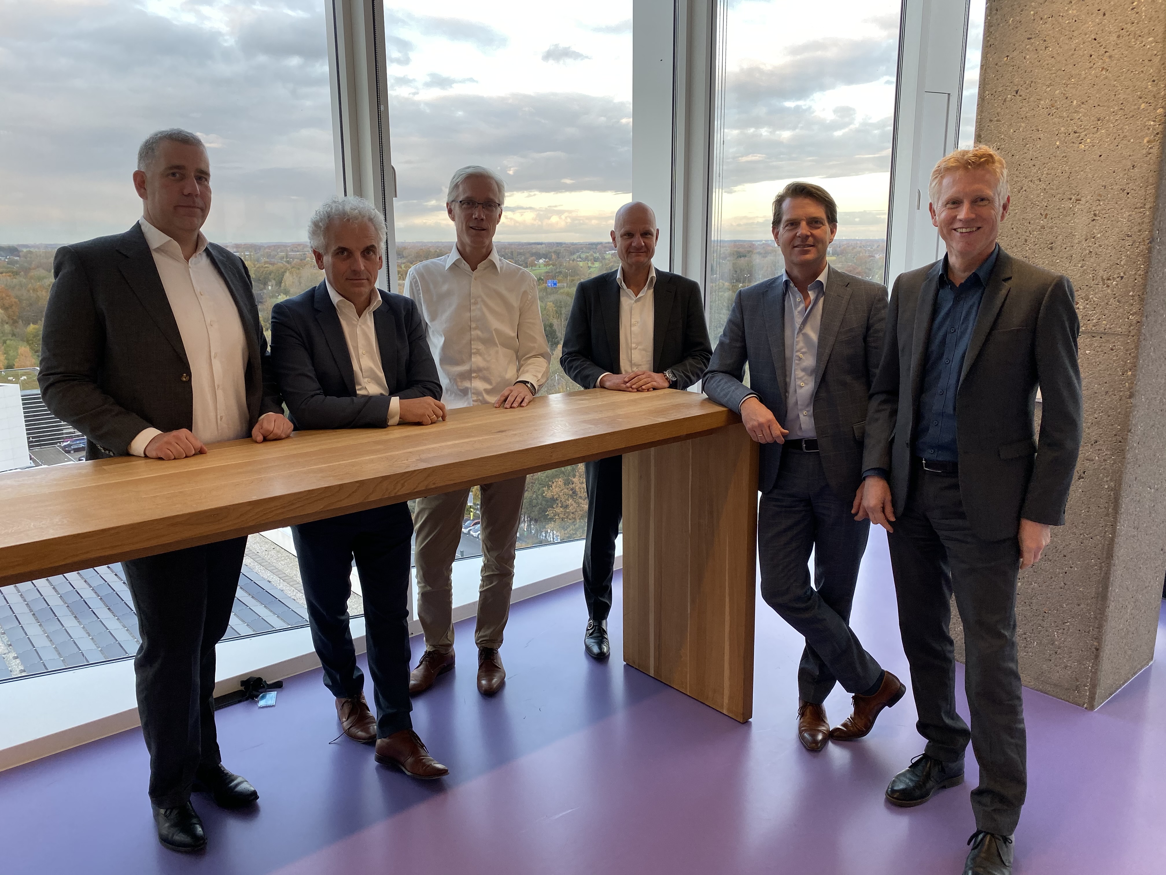 Het bestuur (vlnr) Jeroen Boogaard (Cushman & Wakefield), Boris van der Gijp (Syntrus Achmea Real Estate & Finance), Kaj Deana (Heimstaden), Roger Felix (MVGM Vastgoedtaxaties), Robbert van Dijk (a.s.r. real estate), René Clement (Wonen Limburg Accent), ontbreekt: Peter van Gool (ASRE).  