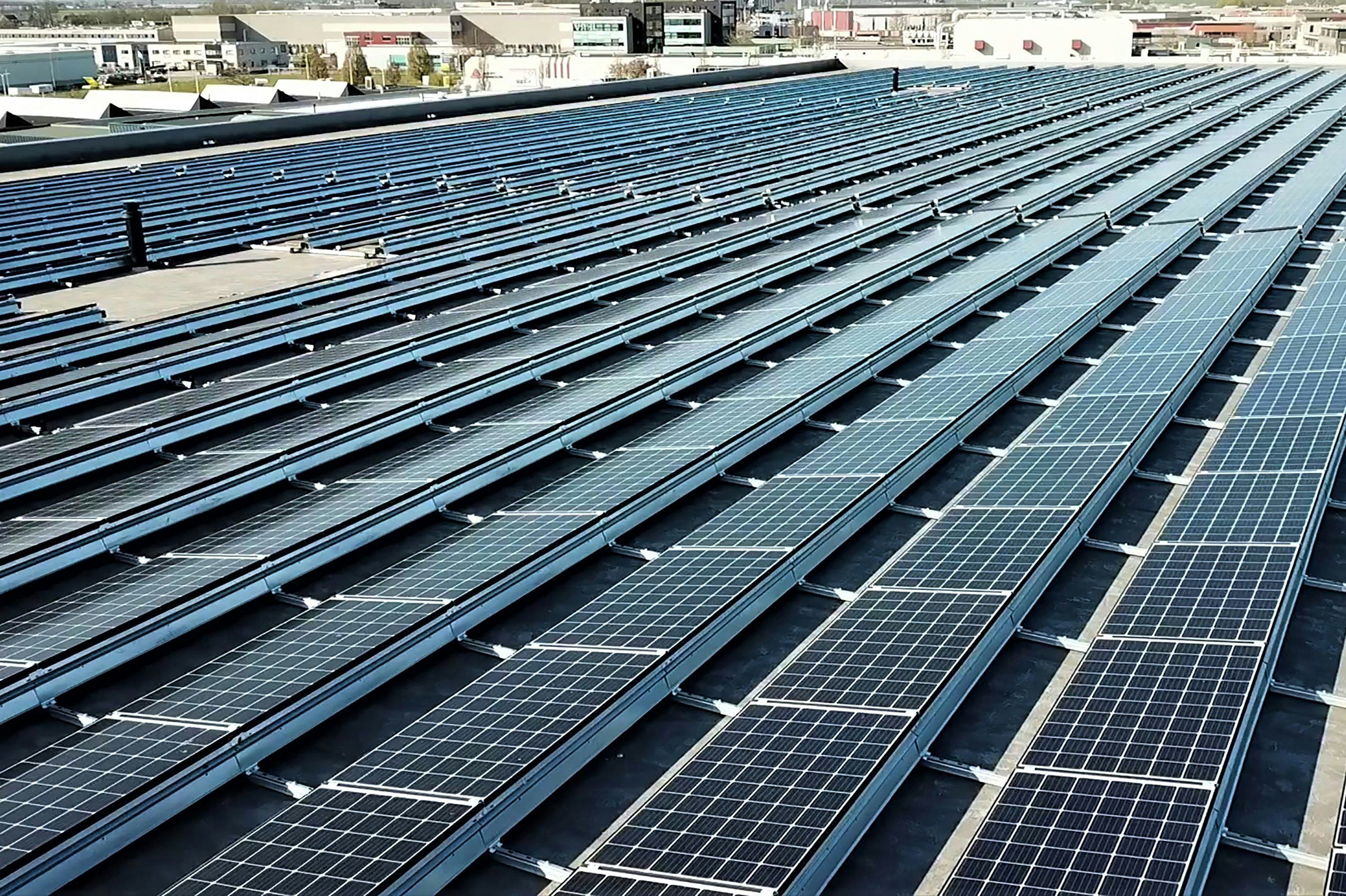 Vijf EU-landen stellen verplichte zonnepanelen op gebouwen voor