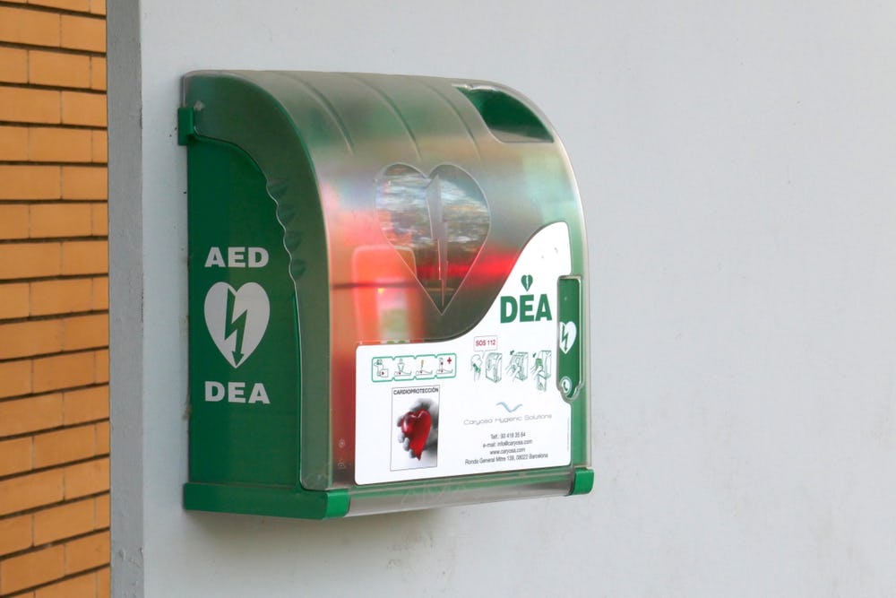 AM plaatst AED's bij nieuwbouwprojecten