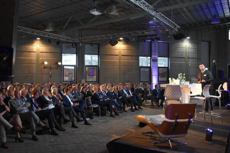Christian Fladeland in actie tijdens de jaarbijeenkomst van Capital Value in het Spoorwegmuseum