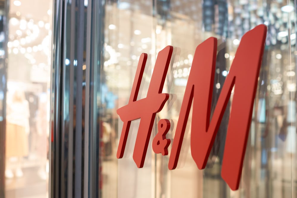 Kledingketen H&M voelt coronacrisis in resultaten