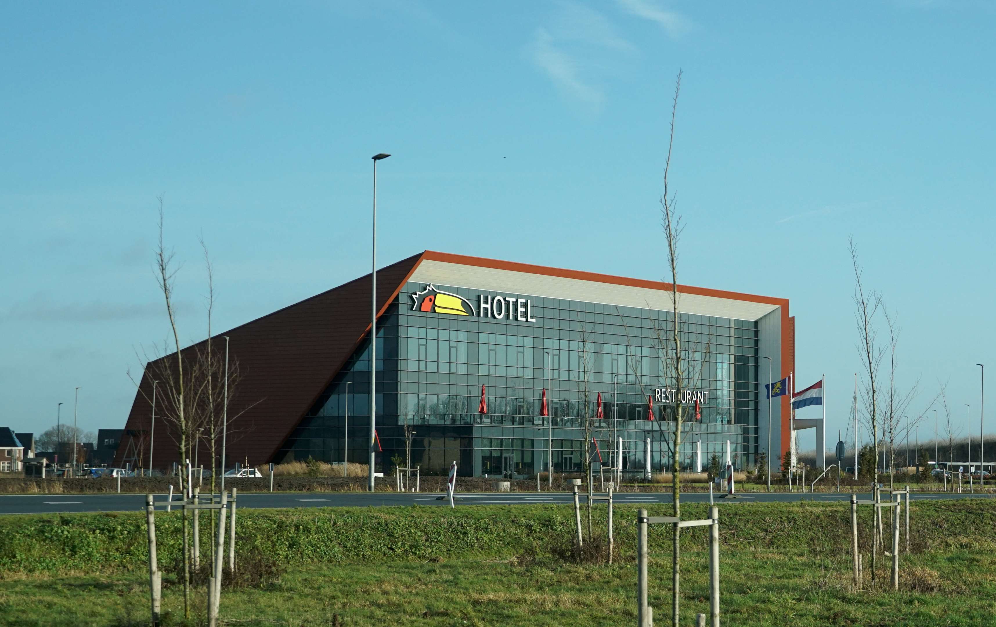 Van der Valk en Fletcher gaan coronapatiënten onderbrengen