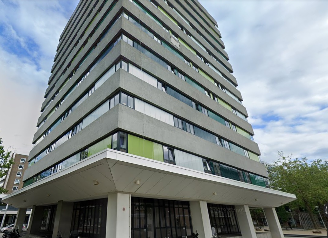 Het pand dat in beheer is van Camelot aan de Rijswijkstraat 175 in Amsterdam. Foto: Google Maps
