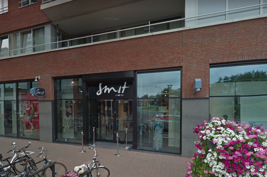 De vestiging van Smit Mode aan de Veerpromenade in Papendrecht. Foto: Google Maps