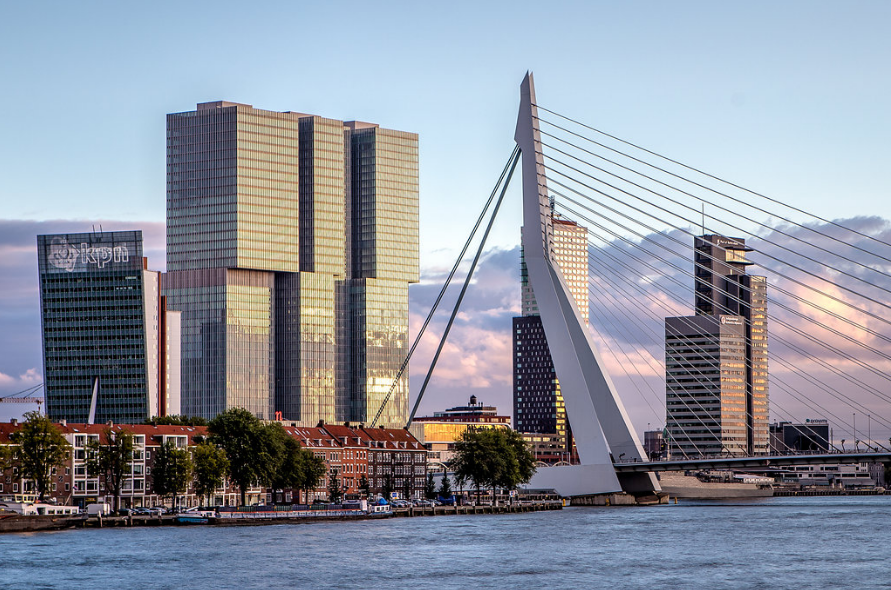 De Kop van Zuid is zowel een voorbeeld van geslaagde en minder geslaagde gebiedsontwikkeling