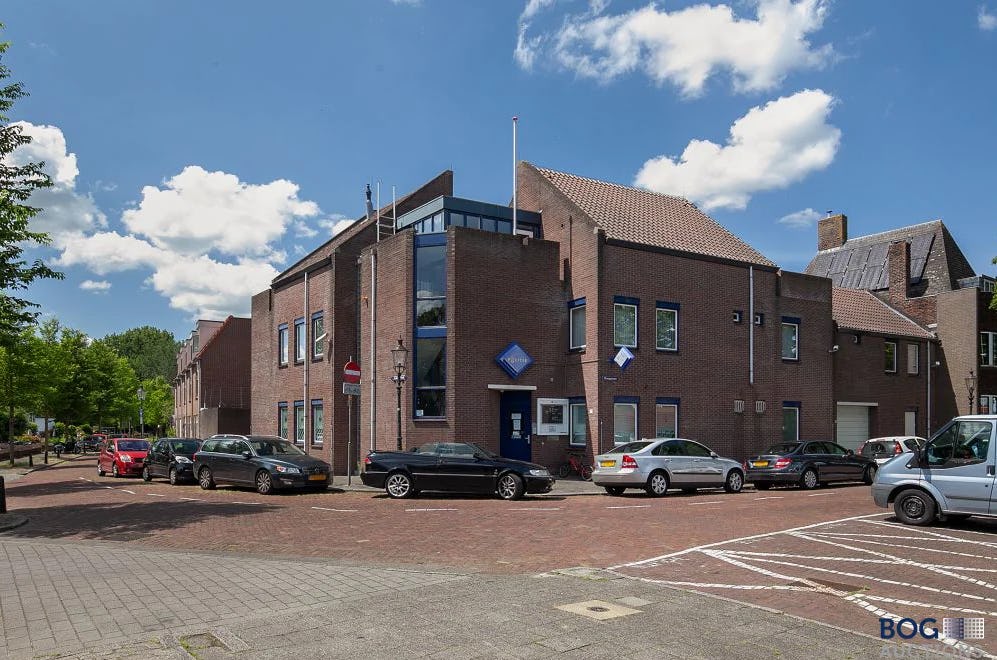 Het voormalige politiebureau aan de Hoogstraat 68-70 in Weesp. 