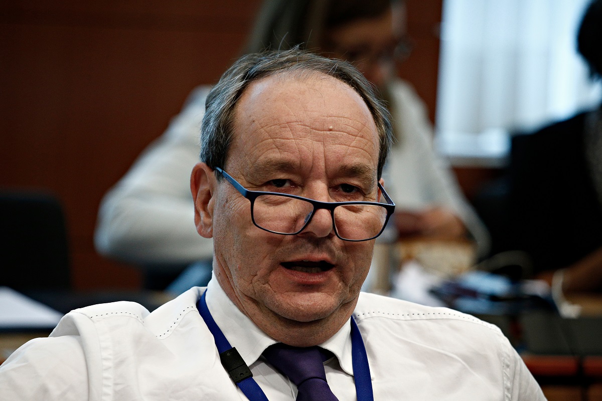 Staatssecretaris van Financiën Hans Vijlbrief (D66) zette het omstreden plan voor de overdrachtsbelasting tegen alle adviezen in toch door 