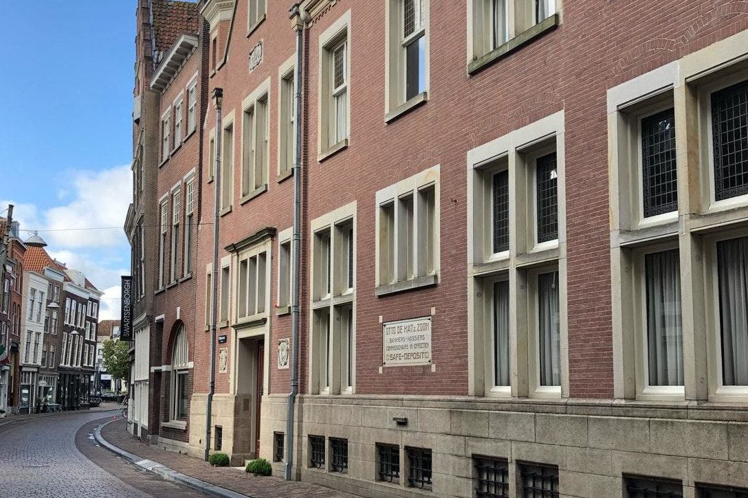 Het pand van Holtburgh aan de Wijnstraat in Dordrecht