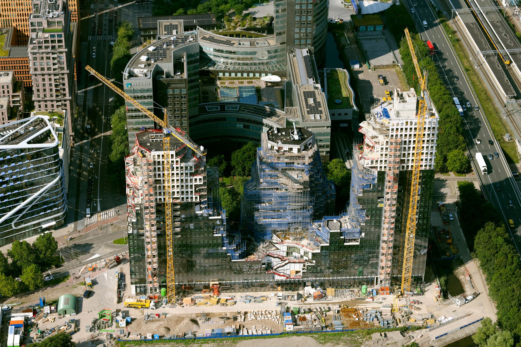 Valley wordt een gebouw met gemengde functies, met drie torens voor
retail, culturele voorzieningen, kantoorruimte en woningen