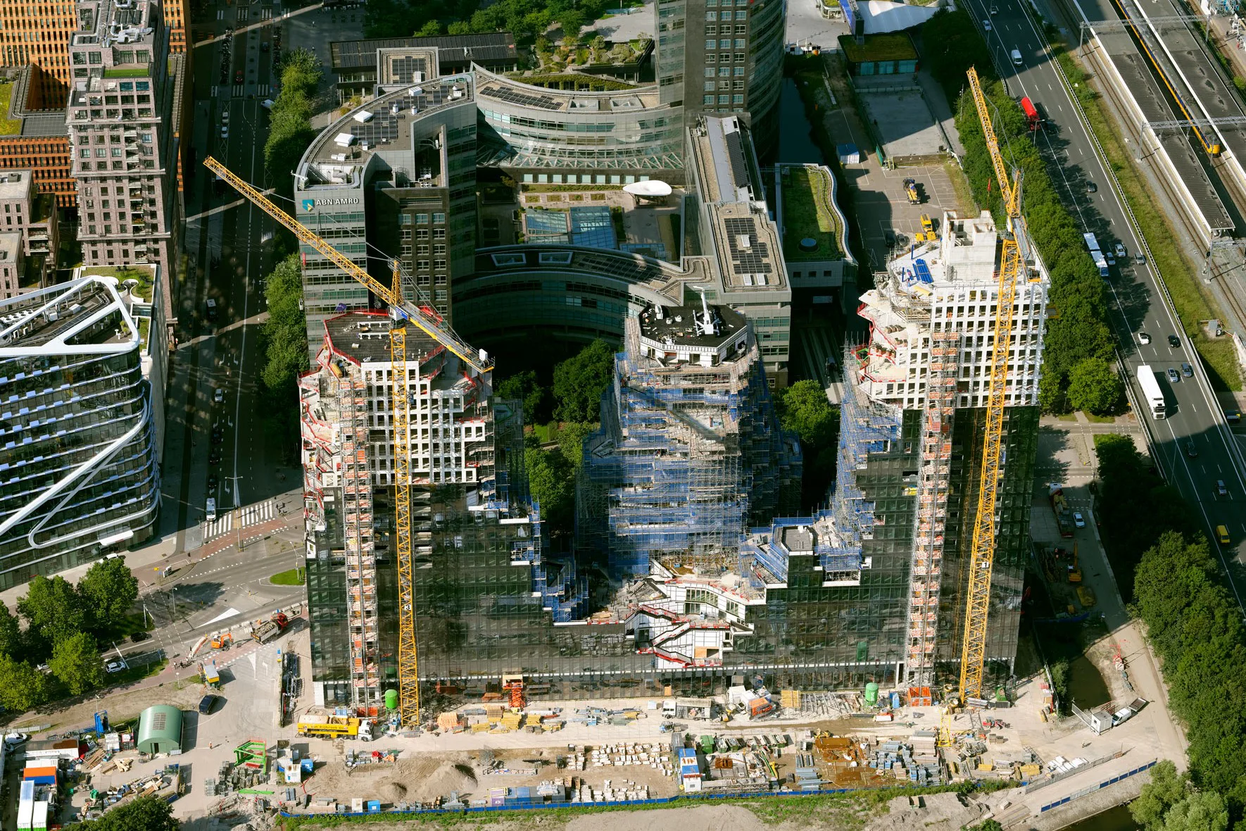 Valley wordt een gebouw met gemengde functies, met drie torens voor
retail, culturele voorzieningen, kantoorruimte en woningen