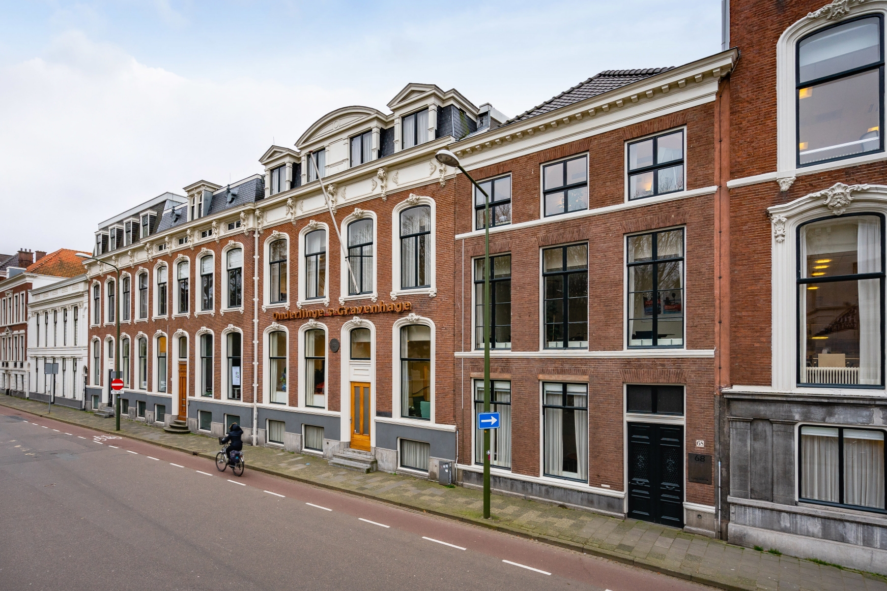 Kantoorpand in de Zeestraat in Den Haag