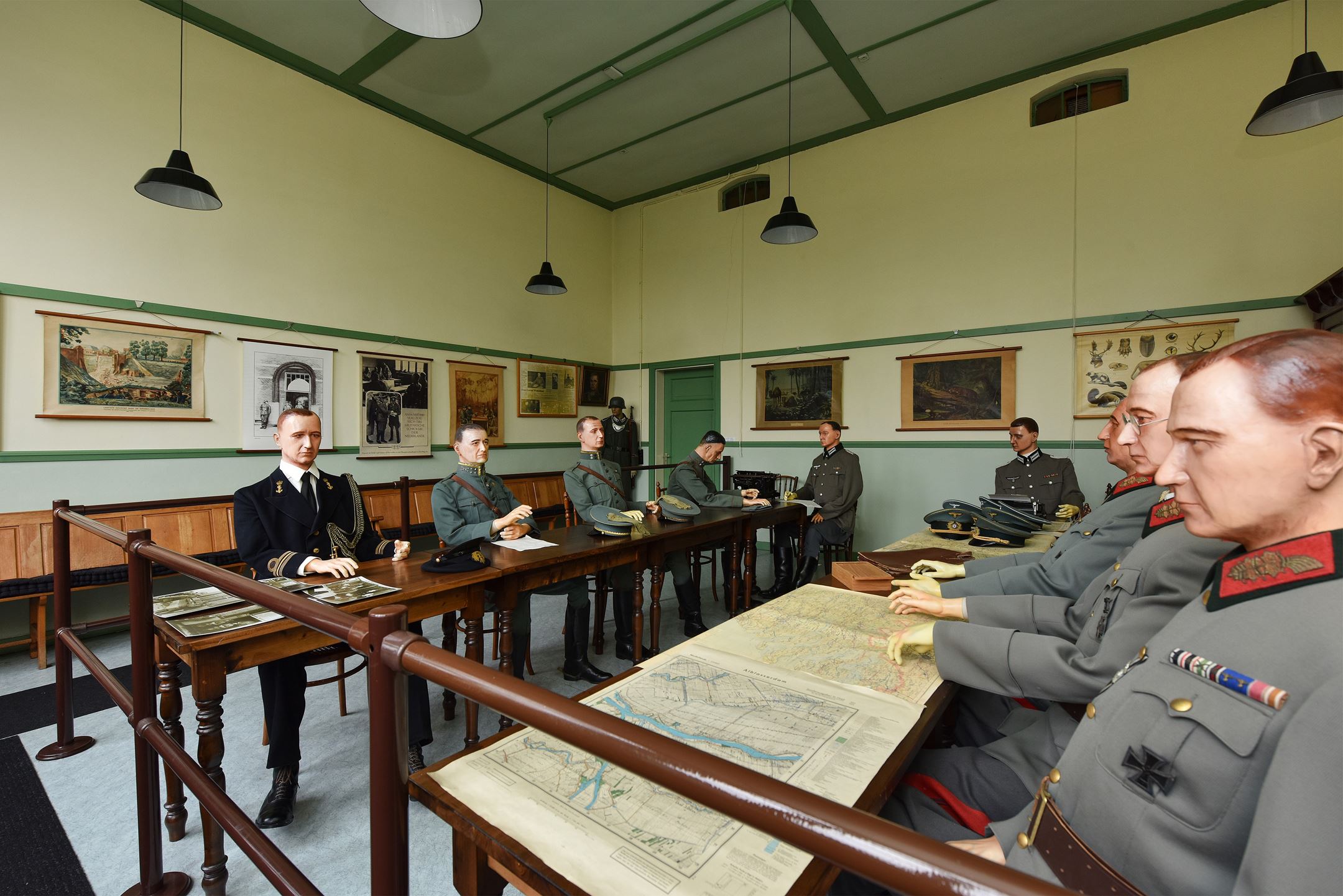 Het klaslokaal waarin de overgave werd getekend. 