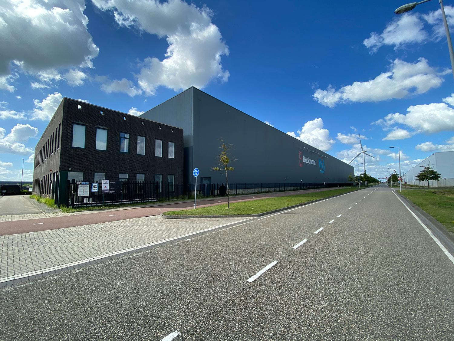 Een pand van Crossbay aan de Beiraweg in Amsterdam.