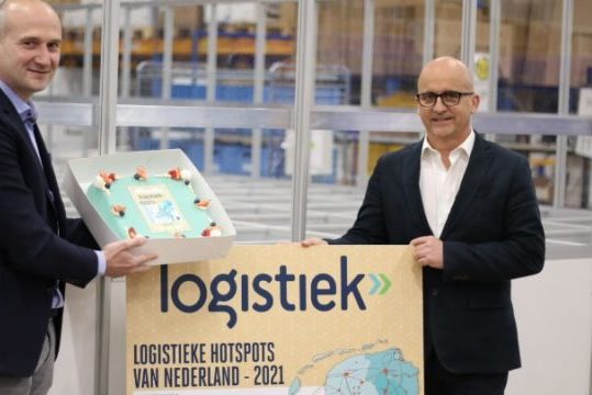 Jorn Versteijnen (links), stuurgroeplid Midpoint Brabant Smart Logistics en algemeen directeur van Versteijnen Logistics in Tilburg en Ronald Bakker, lid stuurgroep Midpoint Brabant Smart Logistics en wethouder economische zaken van de gemeente Waalwijk.