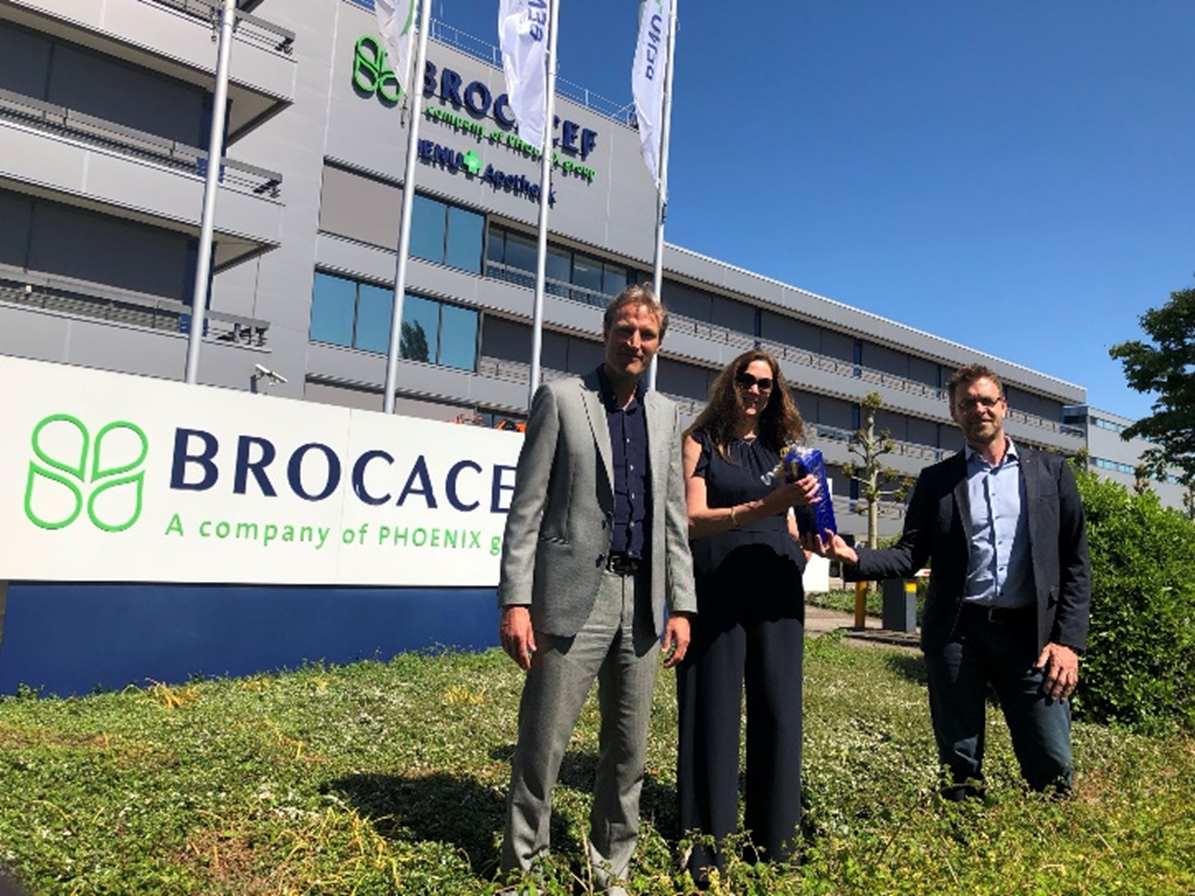 V.l.n.r. Henk-Jan van Roosmalen (manager vastgoed & business development Brocacef), Willy van Wijngaarden (directeur Brocacef Facilitair Bedrijf) en Jeroen Heunen (voorzitter CREME Nederland)