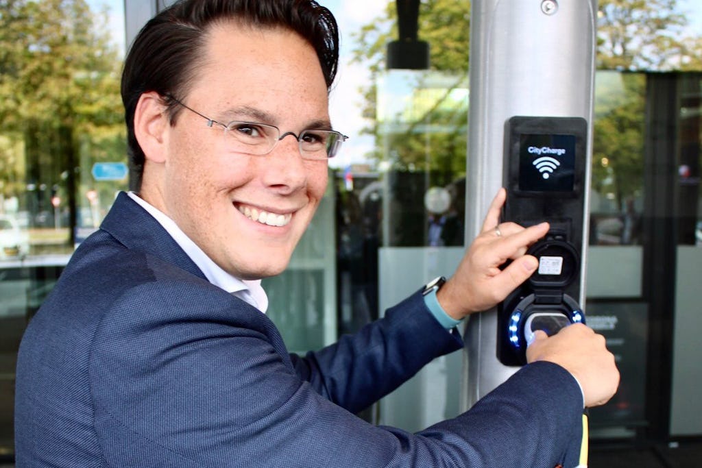Smart City: gemeente Renkum introduceert slimme lantaarnpalen met laadpunt