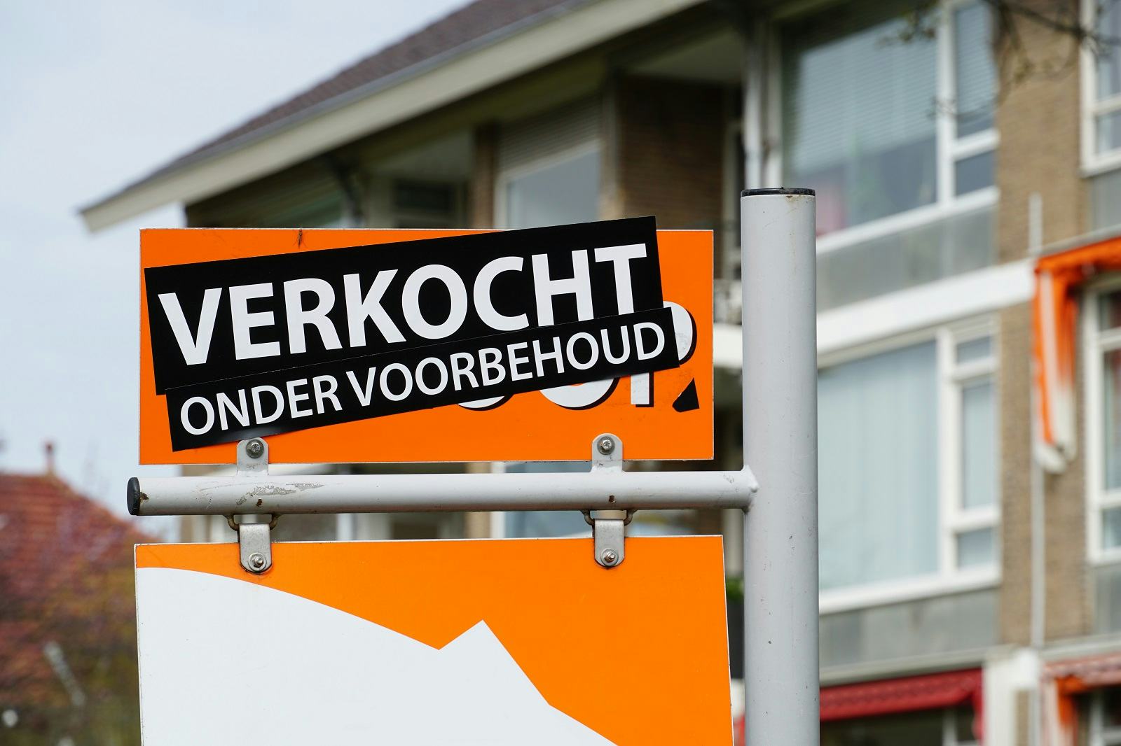 Europese Commissie: Nederlandse huizenprijzen 'lijken overgewaardeerd'