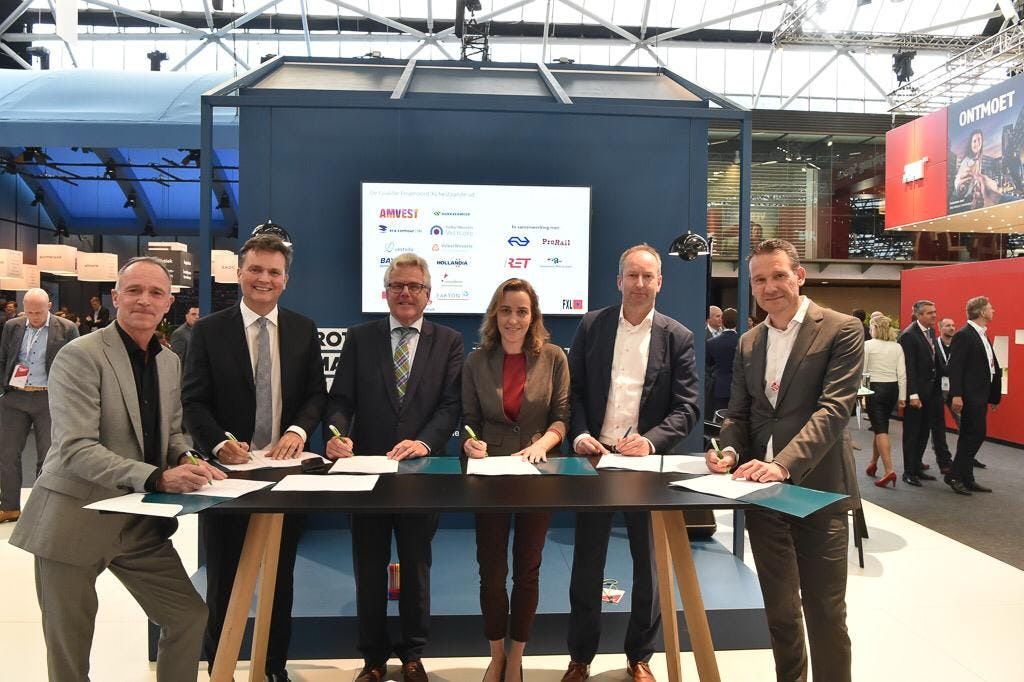 Partijen ondertekenden tijdens de Provada 2021 de samenwerkingovereenkomst voor Feyenoord XL. 