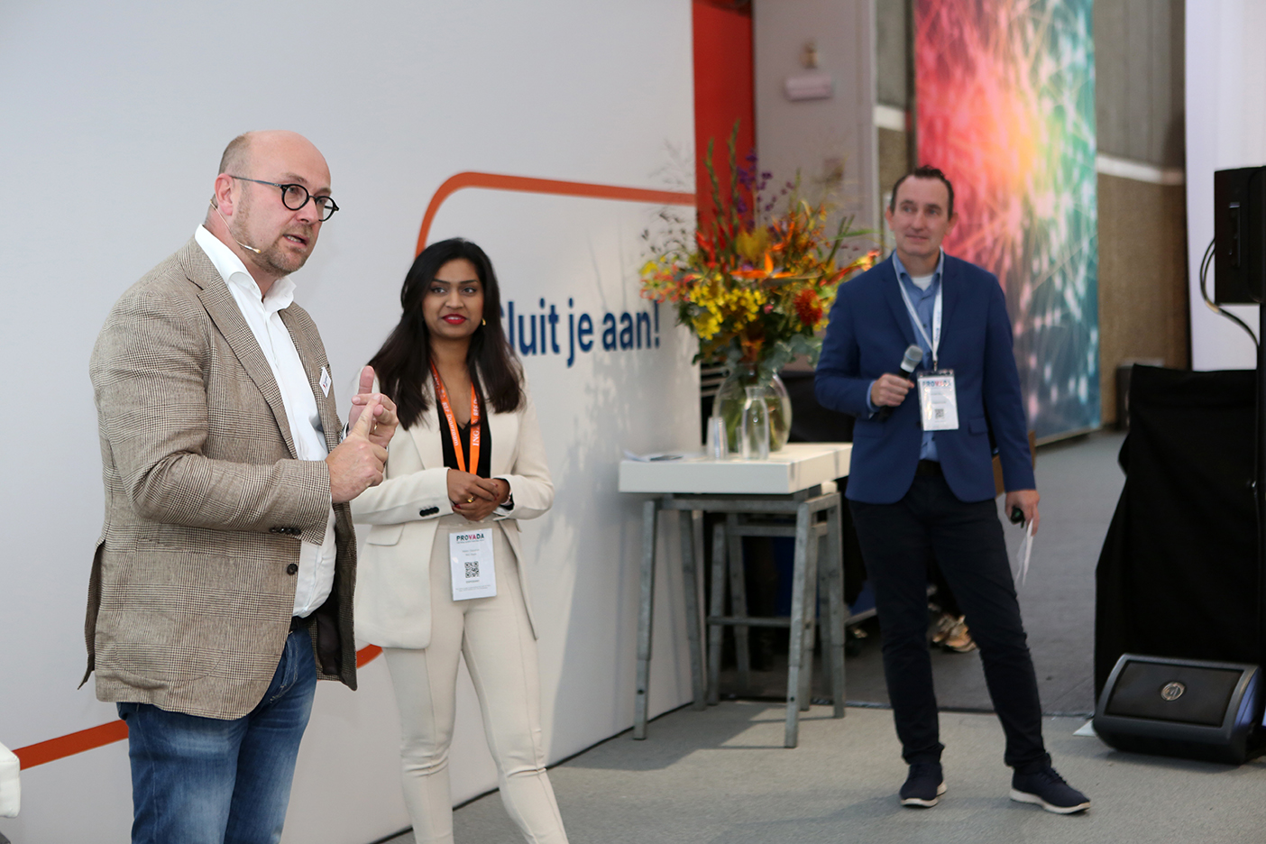 Alexander Visser (CEO en oprichter van Vastgoed.app), Helen Gajadien (Product Owner Innovation and Sustainability bij ING Real Estate Finance) en gespreksleider Ronald Bruins