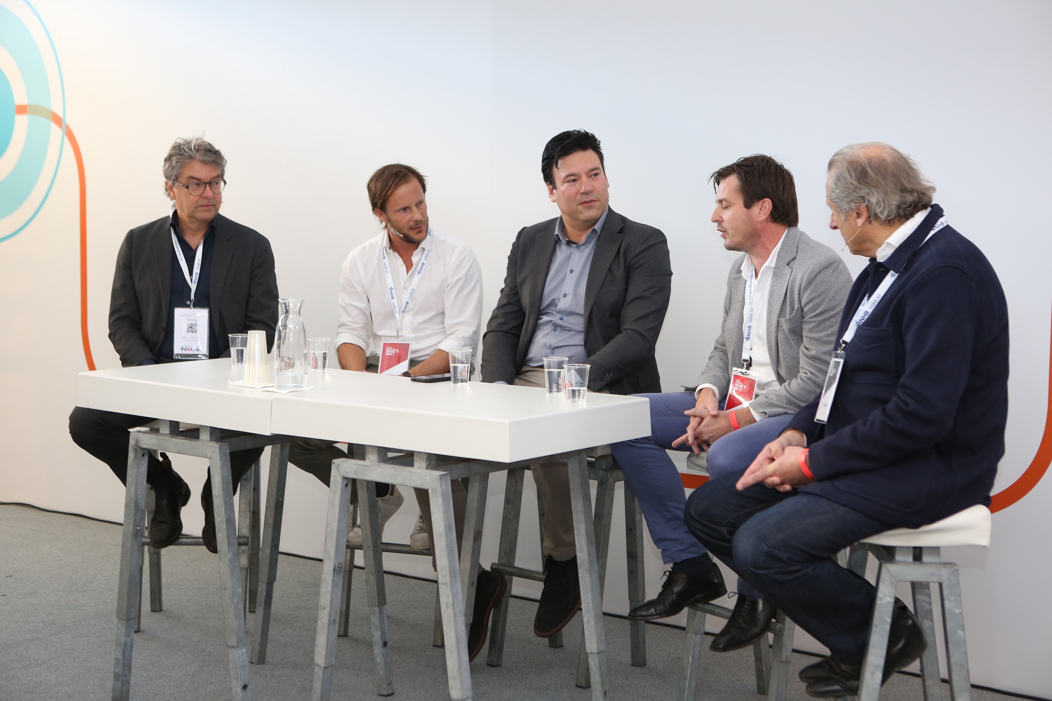 Paul de Ruiter, Stan Vermeulen, Bas de Haan, Emile van Tuyl en Thijs Asselbergs