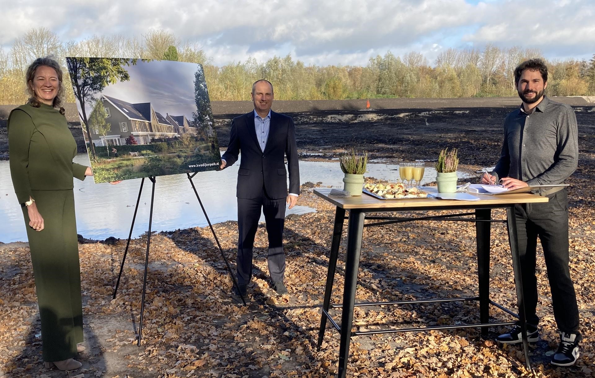 Foto v.l.nr.: Brigitte de Maar (Rochdale), Peter Heuvelink (AM), wethouder Thijs Kroese (gemeente Purmerend)