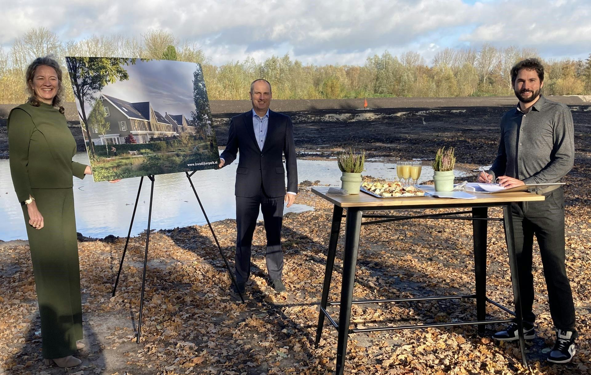 Foto v.l.nr.: Brigitte de Maar (Rochdale), Peter Heuvelink (AM), wethouder Thijs Kroese (gemeente Purmerend)