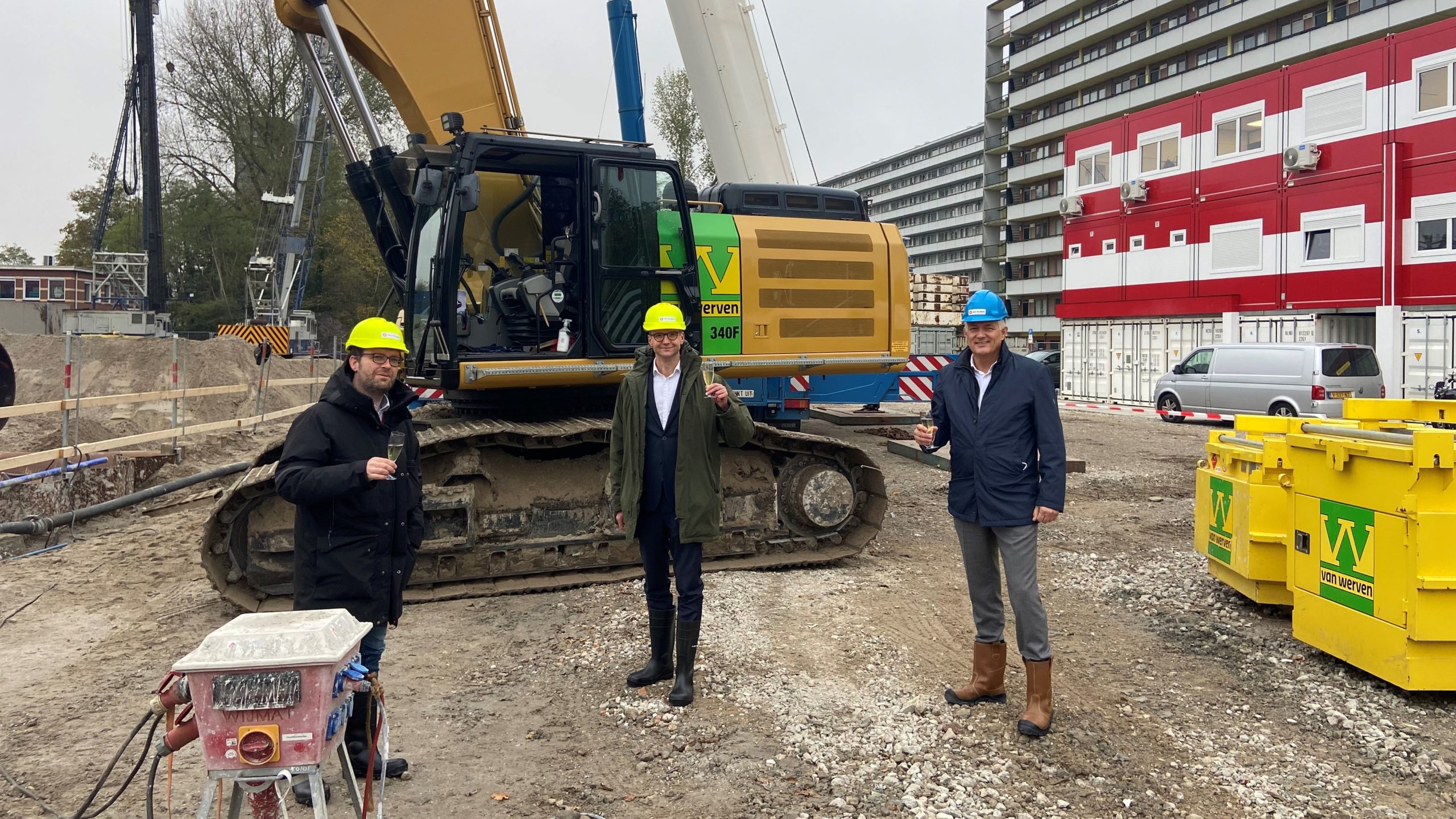 De start van de bouw werd feestelijk gevierd in aanwezigheid van Jakob Wedemeijer, Ronald Mauer, Frank Klomp en Pieter Knauff. 