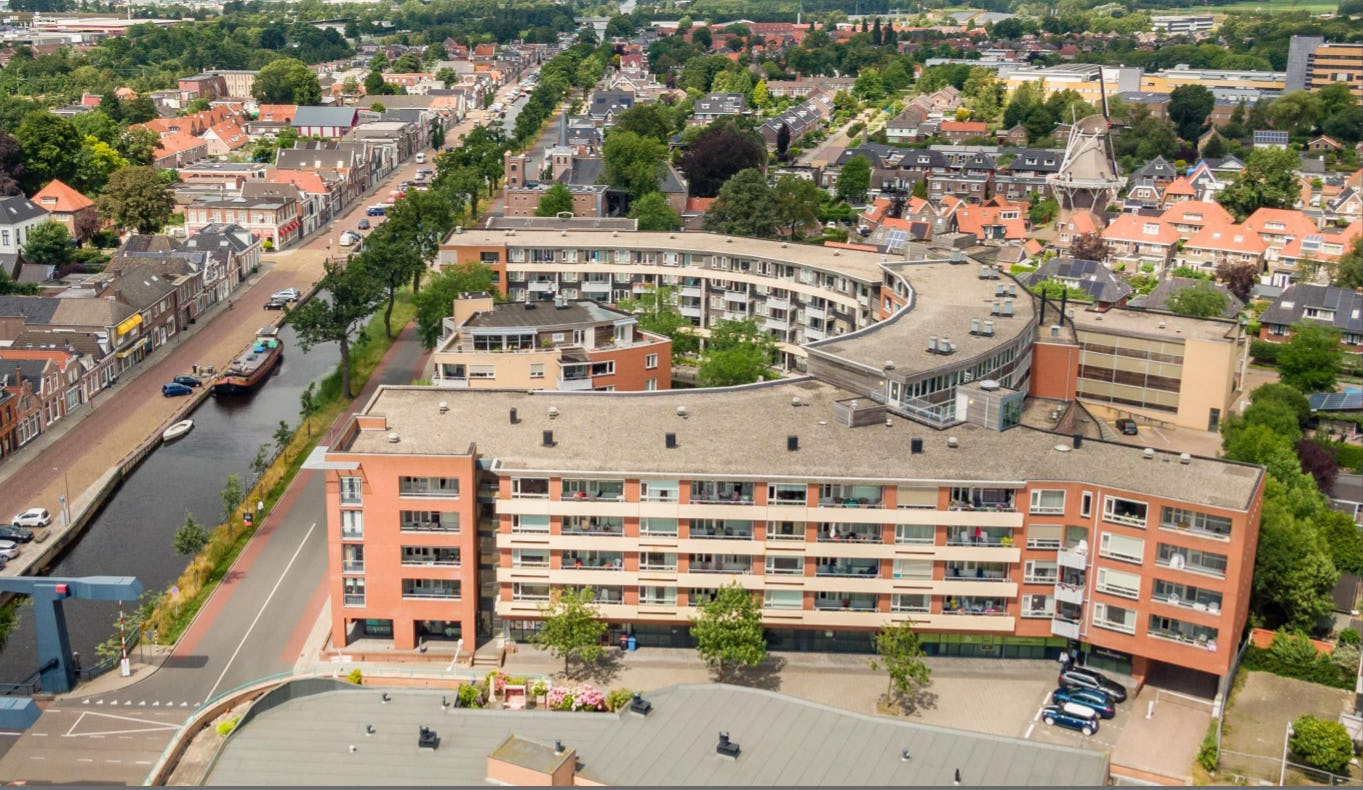 Een complex  met seniorenwoningen aan de Fok in Heerenveen