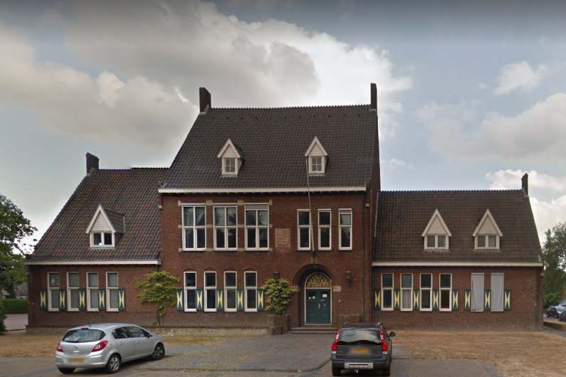 Het voormalige gemeentehuis in Didam. Foto: Google Streetview