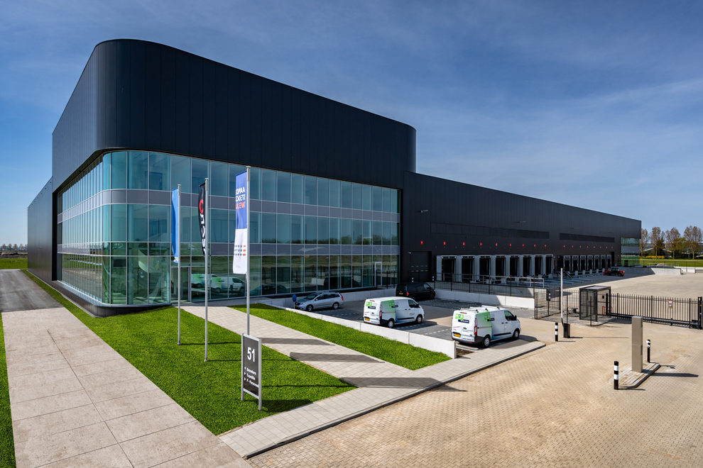 Een logistiek object van Segro op Schiphol. 