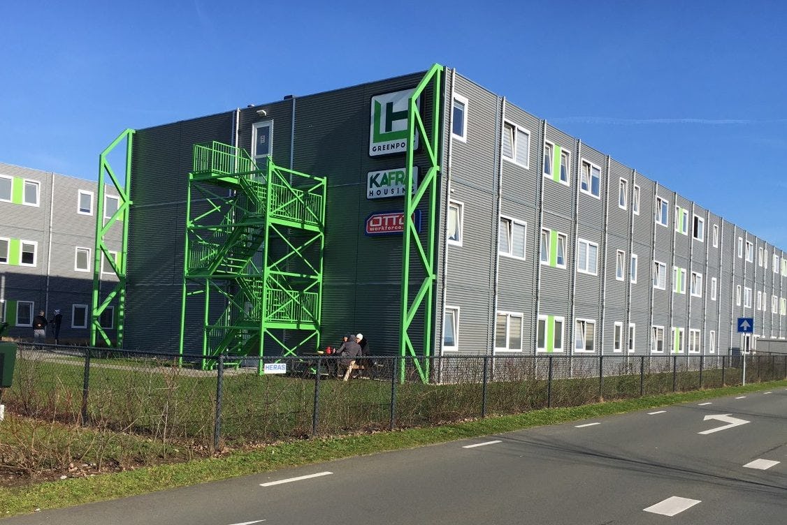 Labourhotel van Kafra Housing op bedrijventerrein Trade Port Noord in Sevenum.