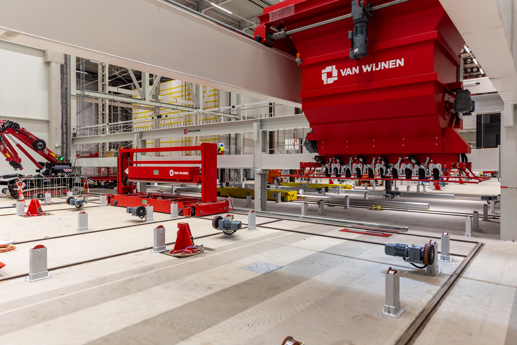 Robots in de woningfabriek van Van Wijnen