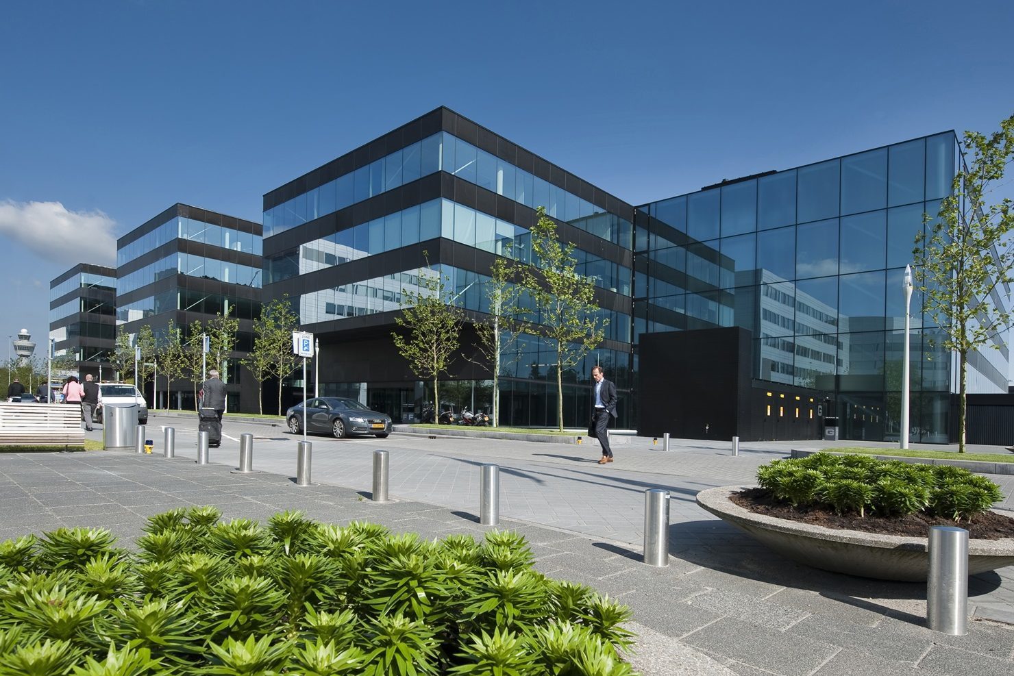 The Outlook, Schiphol