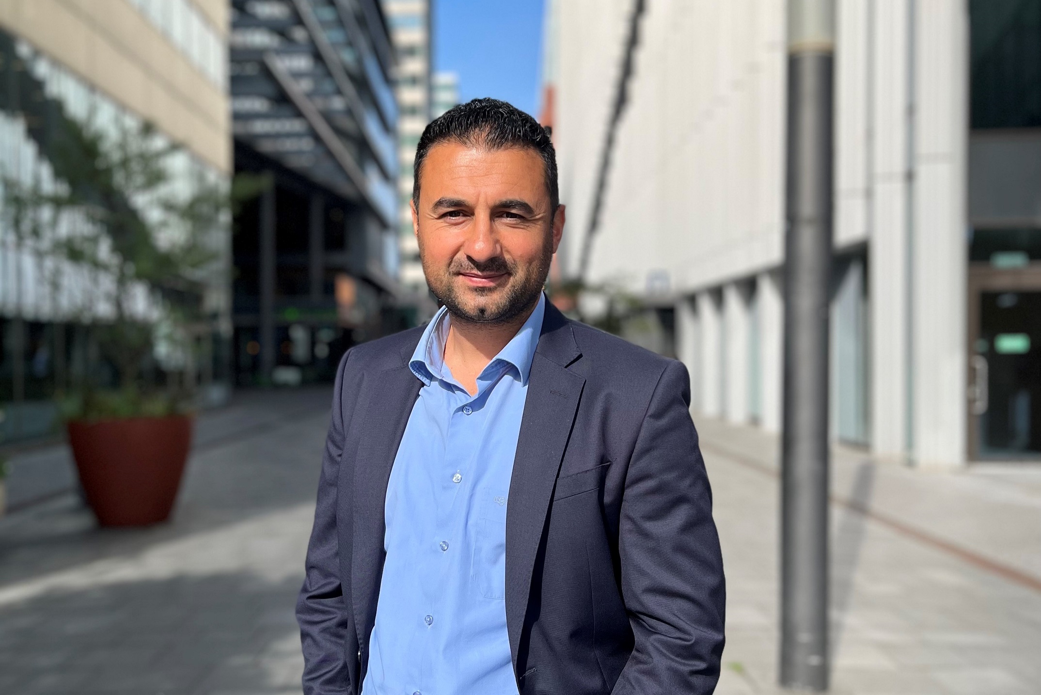 Cengiz Caglar, kantorenloods en transformatieregisseur bij de gemeente Amsterdam. 