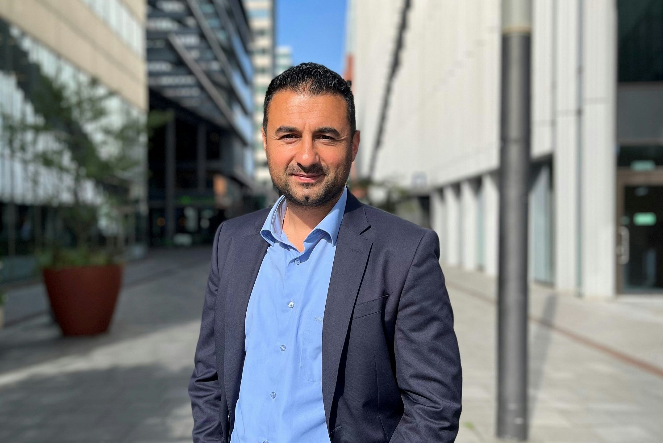 Cengiz Caglar, kantorenloods en transformatieregisseur bij de gemeente Amsterdam.