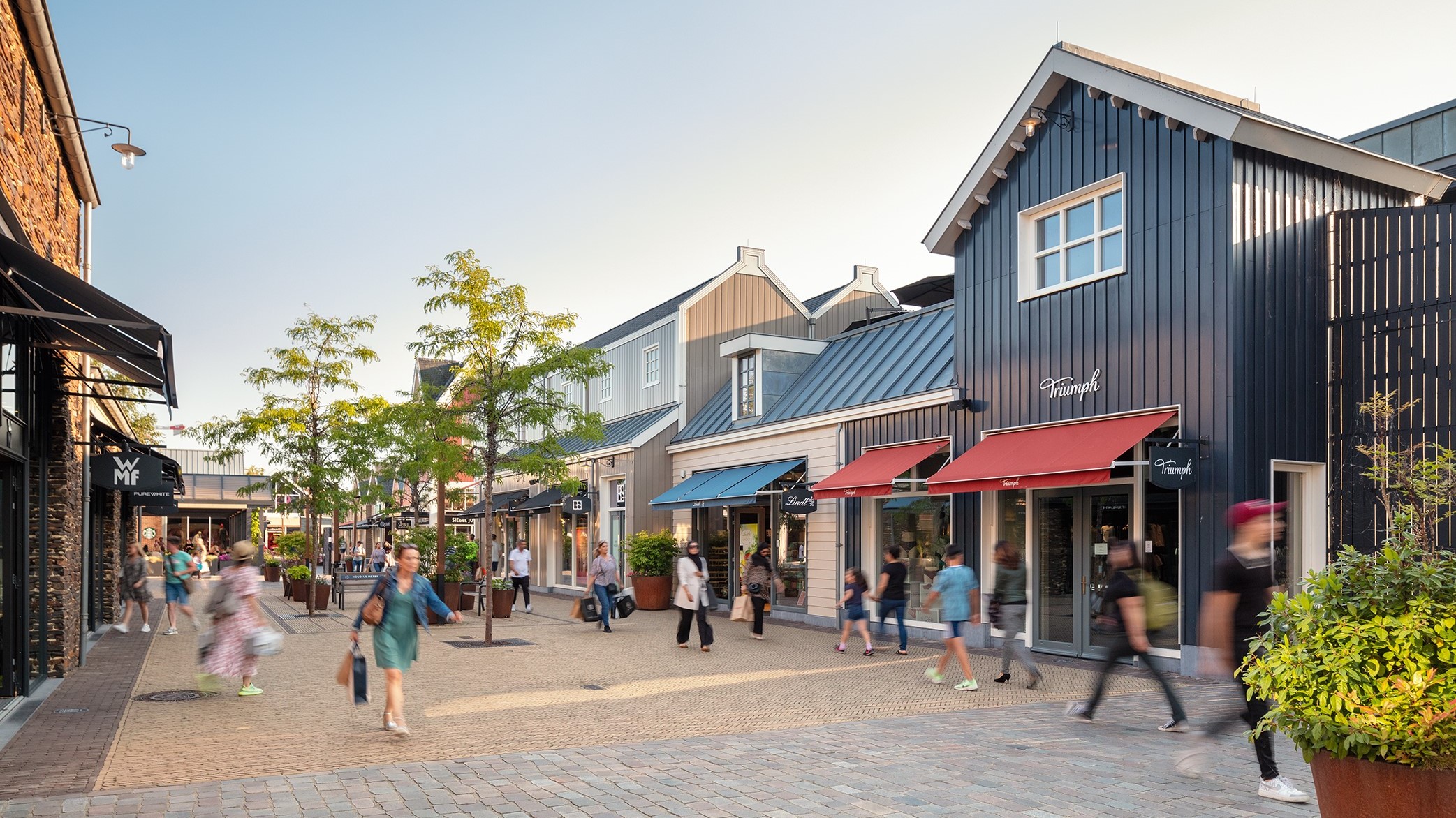 Outletcenter Batavia-Stad bij Lelystad is volledig eigendom van pensioenbelegger APG. Door corona hadden winkels het moeilijk, merkte ook APG.